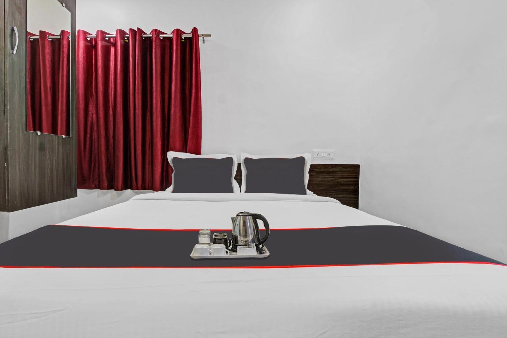 Collection O Sairaj Lodging & Boarding Hotell Shikrapur Eksteriør bilde